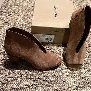 New in box Lucky Brand suede Joel open toe booties, size 7